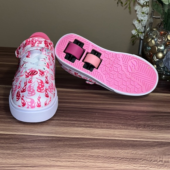 Heelys Other - Heelys skate shoes in pink flames